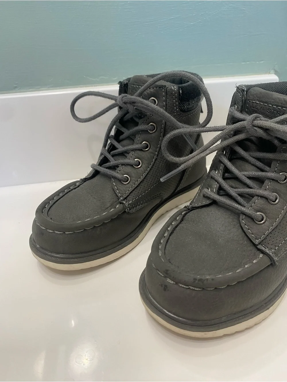 Levis comfortable grey